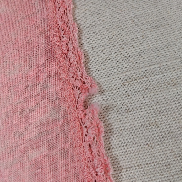 Free People Tee Deep V-Neck Lace Trim Distressed Short Sleeve Coral S NWT - Picture 5 of 13